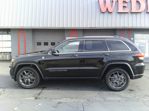 Used 2020 Jeep Grand Cherokee Laredo w/ Quick Order Package 2BN North image 3