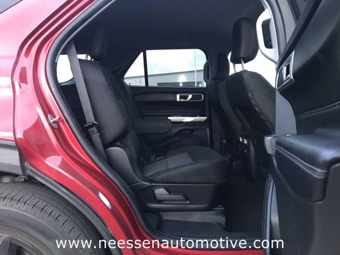Used 2022 Ford Explorer XLT image 16