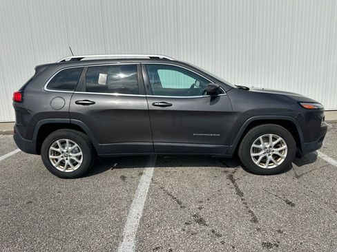 Used 2018 Jeep Cherokee Latitude Plus w/ Comfort/Convenience Group AWD/4WD image 9