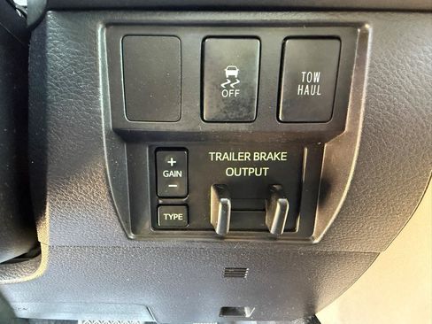 Used 2016 Toyota Tundra SR5 w/ TRD Off Road Package AWD/4WD image 18
