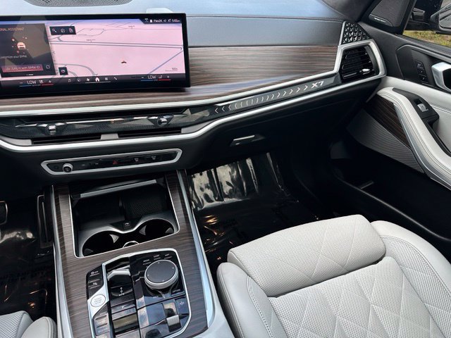 Used 2024 BMW X7 xDrive40i w/ M Sport Package AWD/4WD image 20