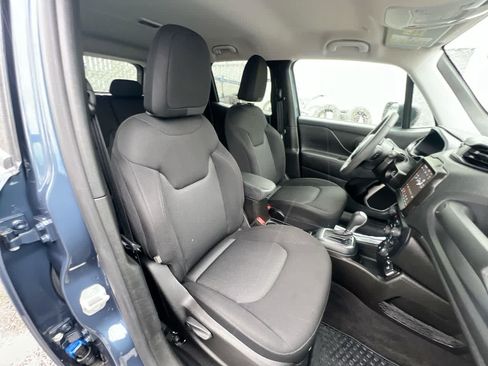 Used 2023 Jeep Renegade Latitude AWD/4WD image 28
