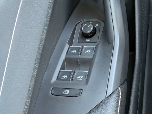 Certified 2025 Volkswagen Jetta SEL FWD image 25