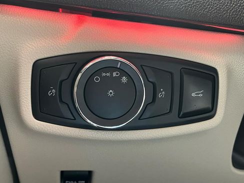 Used 2019 Lincoln MKC Select w/ Select Plus Package AWD/4WD image 18
