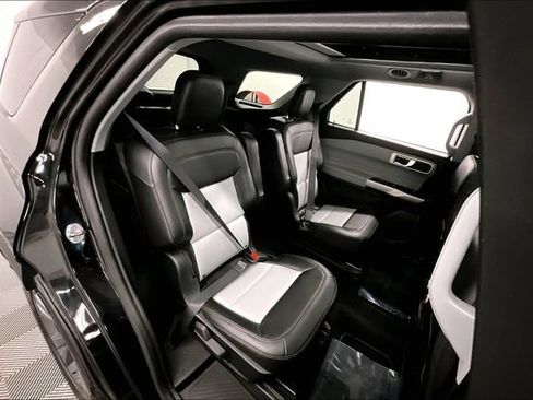 Used 2024 Ford Explorer XLT w/ XLT Sport Appearance Package AWD/4WD image 26