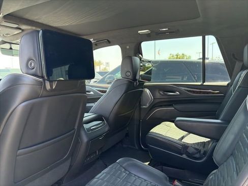 Used 2023 Cadillac Escalade Sport Platinum w/ LPO, ONYX Package AWD/4WD image 7