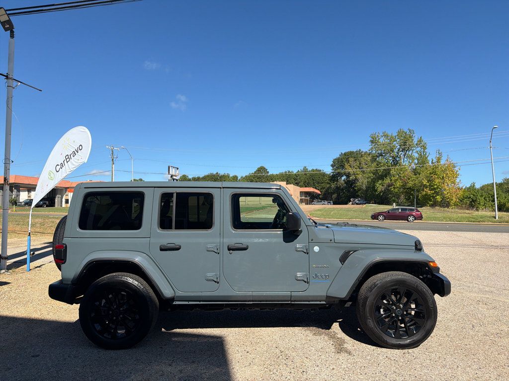 Used 2024 Jeep Wrangler Unlimited Sahara AWD/4WD image 13