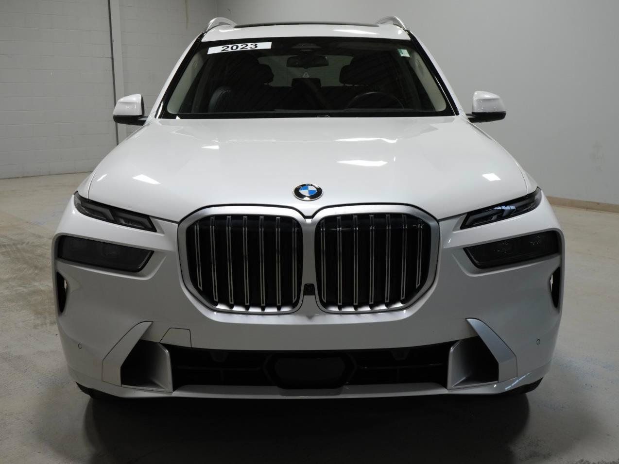 Used 2023 BMW X7 xDrive40i w/ Climate Comfort Package AWD/4WD image 17