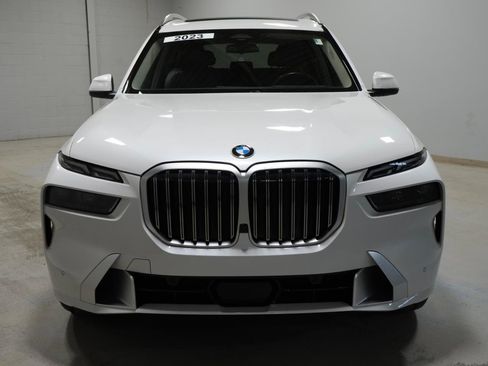 Used 2023 BMW X7 xDrive40i w/ Climate Comfort Package AWD/4WD image 17