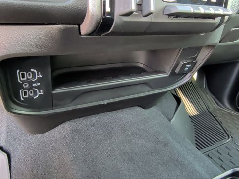 New 2025 RAM 2500 Tradesman AWD/4WD image 32