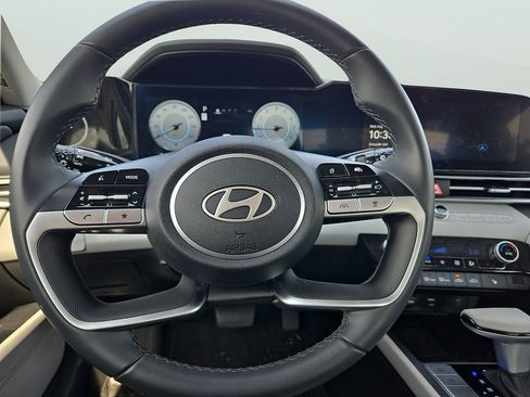 Certified 2025 Hyundai Elantra Limited FWD image 19