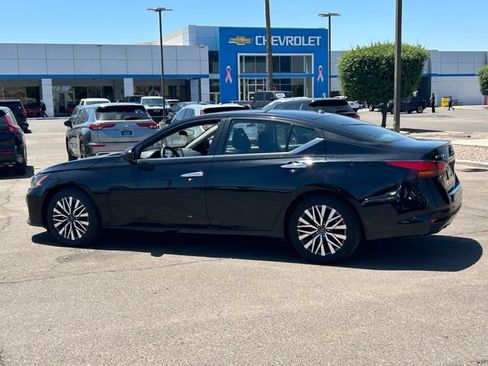 Used 2024 Nissan Altima 2.5 SV FWD image 3