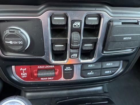 Used 2023 Jeep Gladiator Mojave w/ Cold Weather Group image 23