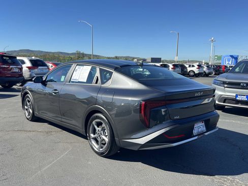 Used 2025 Kia K4 LXS image 3