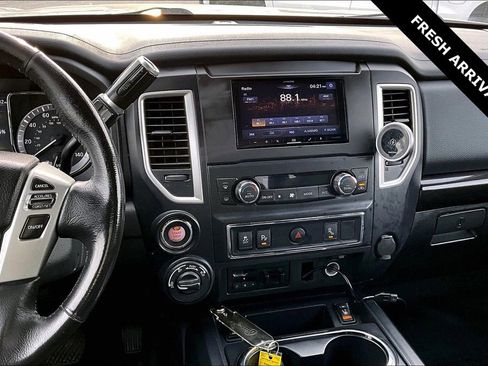 Used 2018 Nissan Titan SV w/ SV Convenience Package image 10