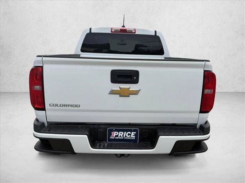 Used 2017 Chevrolet Colorado W/T w/ WT Convenience Package RWD image 4