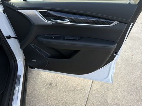 Used 2022 Cadillac XT6 Premium Luxury w/ LPO, Floor Liner Package image 15