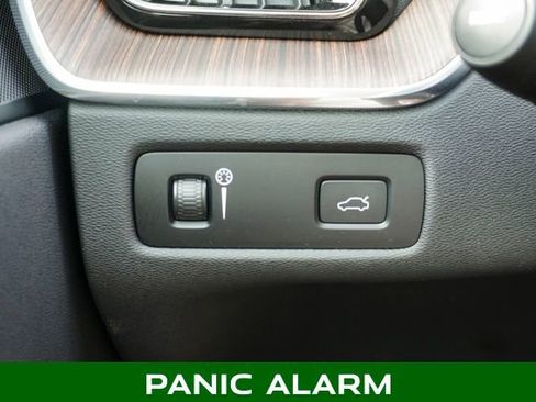 Used 2022 Volvo XC60 B5 Momentum image 28