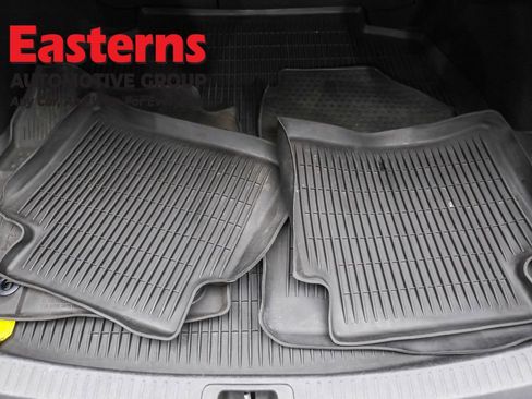 Used 2022 Toyota Corolla LE image 9