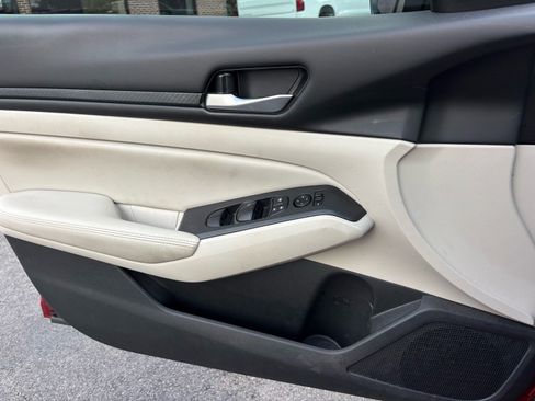 Used 2024 Nissan Altima 2.5 SV w/ SV Premium Package FWD image 7