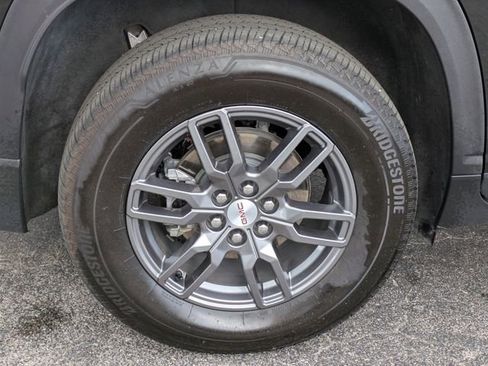 Used 2025 GMC Acadia Elevation FWD image 9