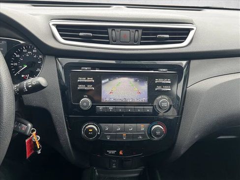 Used 2016 Nissan Rogue S image 14