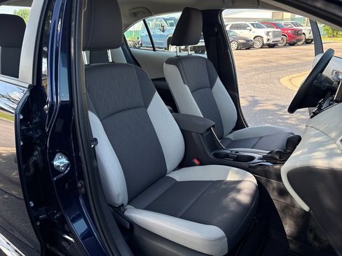 Used 2025 Toyota Corolla LE FWD image 37