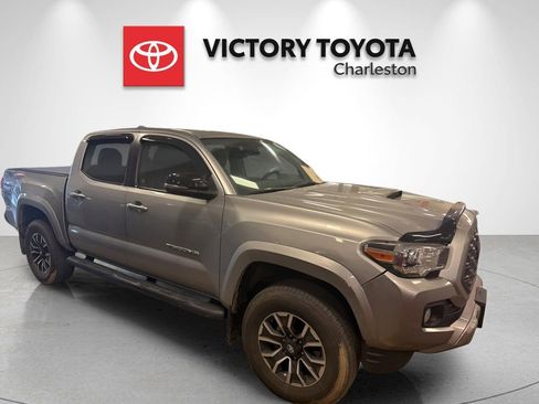 Used 2020 Toyota Tacoma TRD Sport AWD/4WD image 3