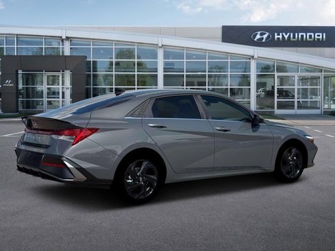 New 2026 Hyundai Elantra SEL Sport FWD image 8