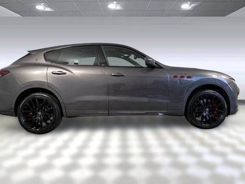 Used 2023 Maserati Levante Trofeo image 7