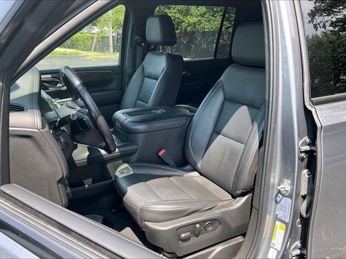 Used 2021 Chevrolet Suburban Z71 w/ Z71 Signature Package AWD/4WD image 22