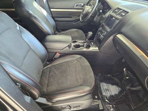Used 2018 Ford Explorer XLT w/ Equipment Group 202A image 5