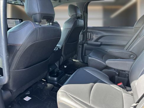 Used 2022 Toyota Sienna XSE w/ XSE Plus Package FWD image 11