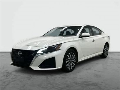 Used 2023 Nissan Altima 2.5 SV