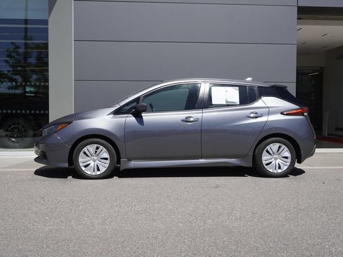 Used 2025 Nissan Leaf S FWD image 8