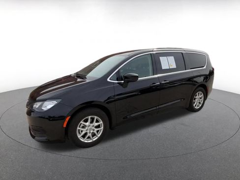 Used 2024 Chrysler Voyager LX FWD image 8