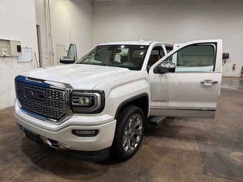Used 2018 GMC Sierra 1500 Denali w/ Denali Ultimate Package AWD/4WD image 27