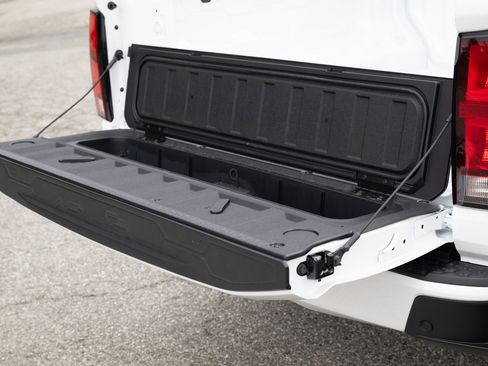 New 2026 Chevrolet Colorado LT image 13