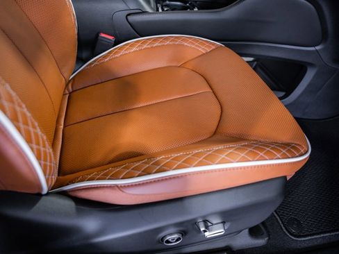 New 2026 Chrysler Pacifica Pinnacle image 32