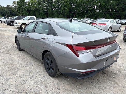 Used 2022 Hyundai Elantra SEL w/ Convenience Package FWD image 7