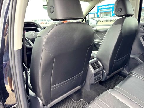 Used 2022 Volkswagen Tiguan SE image 18