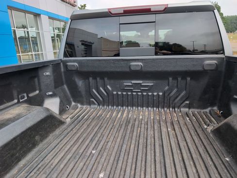 Used 2024 Chevrolet Silverado 1500 LT Trail Boss w/ Convenience Package II AWD/4WD image 10