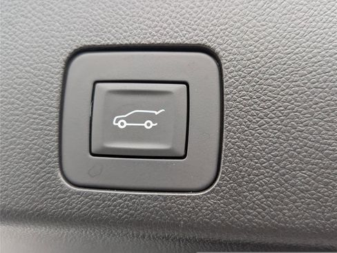 Used 2025 Buick Encore GX Avenir w/ Avenir Technology Package image 15