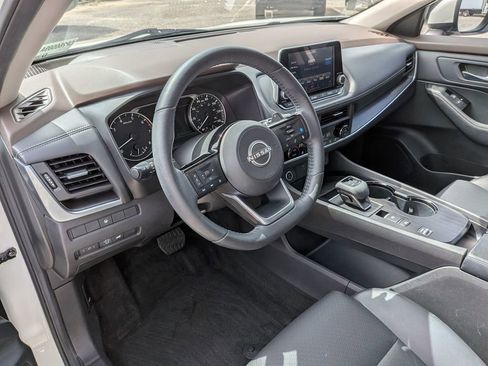 Used 2023 Nissan Rogue SV w/ SV Premium B Package image 13