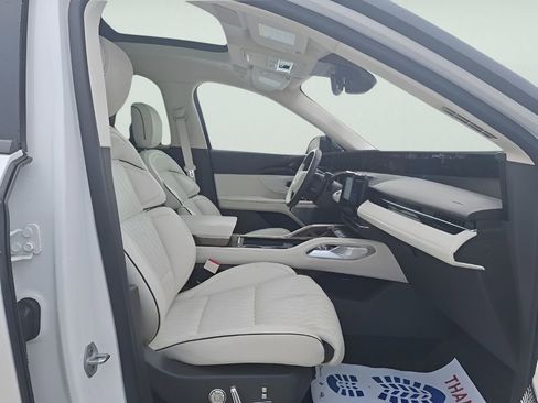 Used 2025 Lincoln Nautilus Black Label w/ Jet Appearance Package image 11