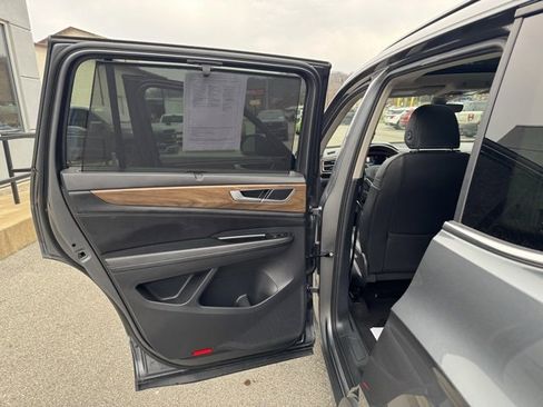 Used 2024 Volkswagen Atlas SE image 14