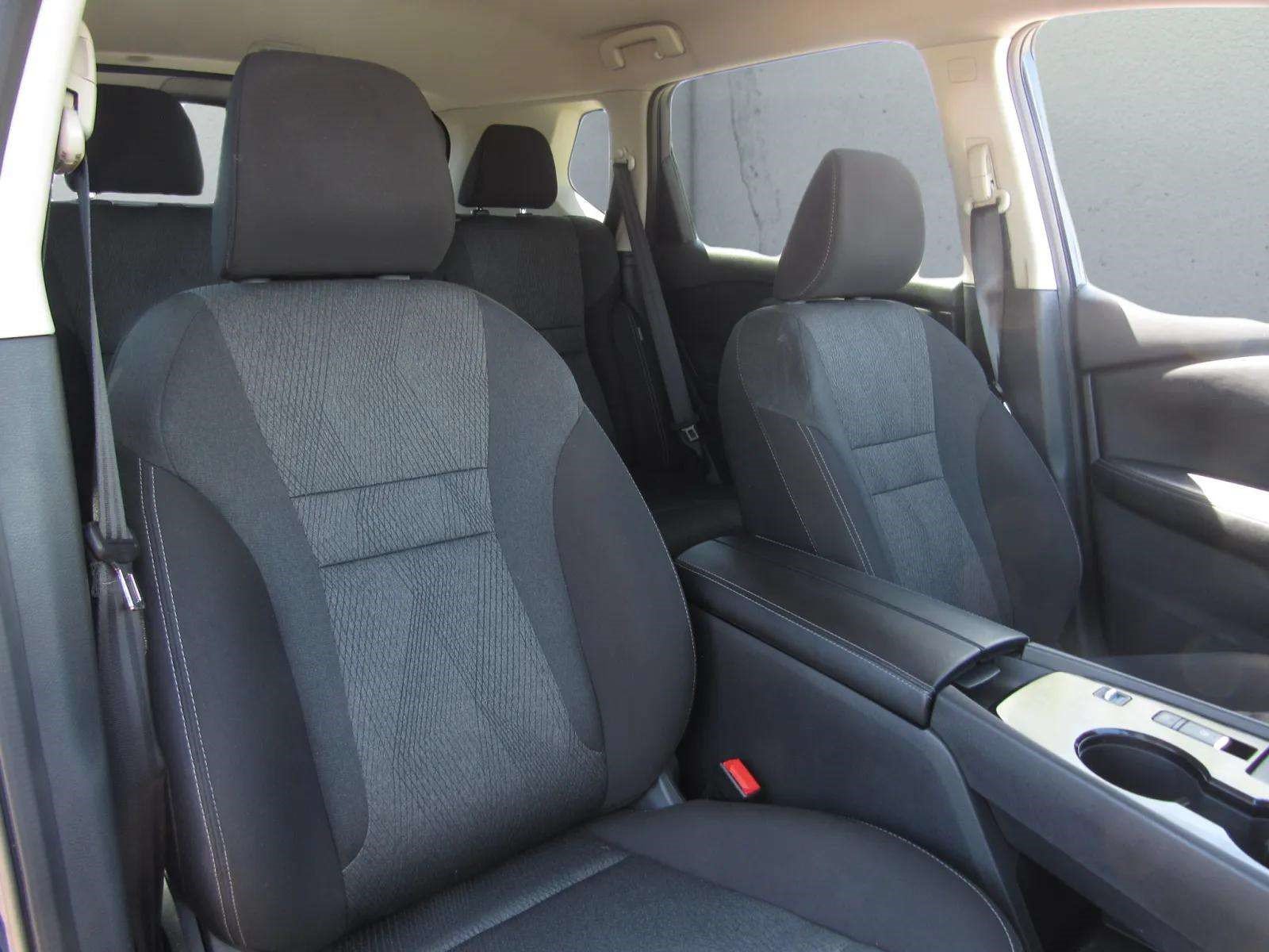 Used 2025 Nissan Rogue SV FWD image 10