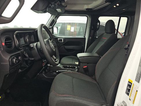 Used 2025 Jeep Wrangler Unlimited Rubicon AWD/4WD image 7