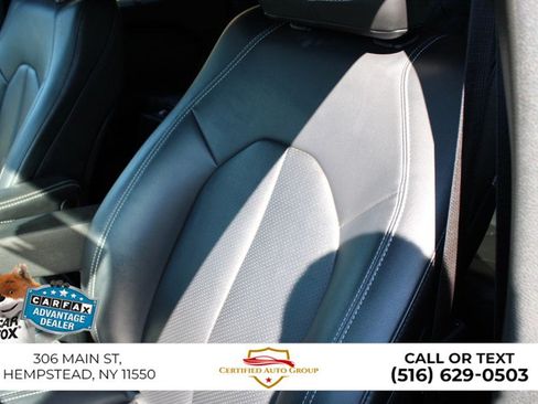 Used 2025 Chrysler Pacifica Select FWD image 9