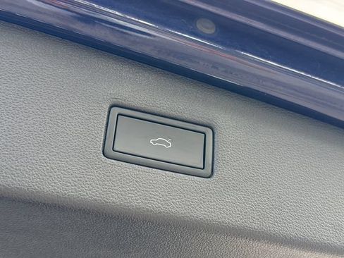 Certified 2024 Volkswagen Tiguan SE FWD image 15